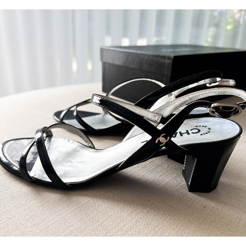 CHANEL Sandals Patent CC Logo - Picture 7 of 8